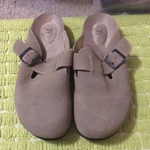 True Craft Berk dupes clogs